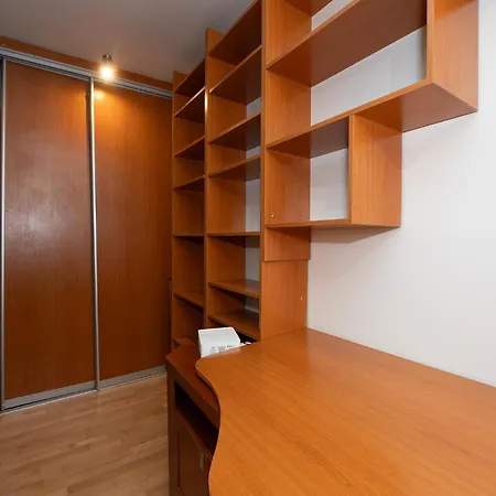 Airport&atlasarena&orientariumparking Apartamento *