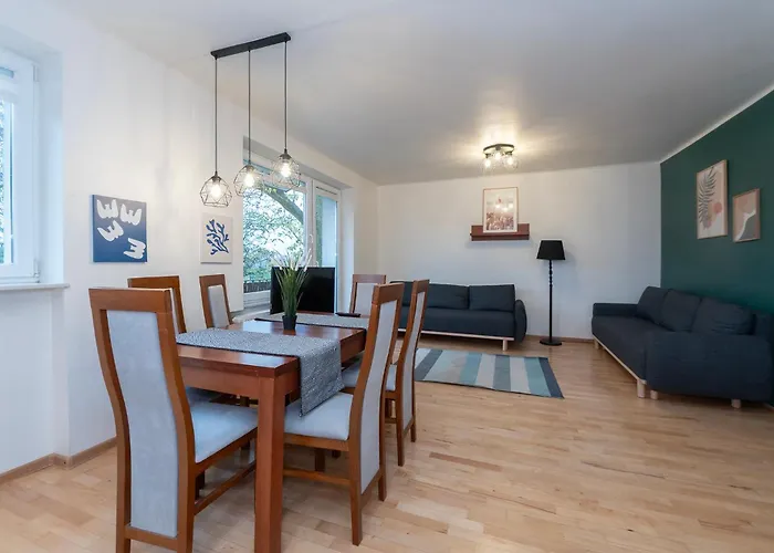 Airport&atlasarena&orientariumparking *